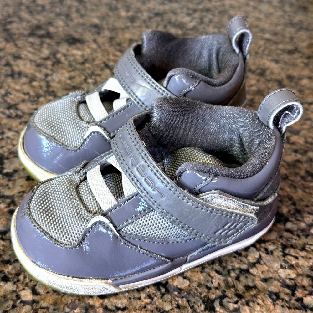Jordan Toddler‎ Crib Shoes Infant Sneakers Gray White Hook Loop Size 6C